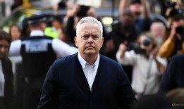 前bbc新闻主持人休·爱德华兹因拍摄不雅儿童照片被判缓刑