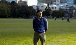 亨特有朋友，工作也很忙他仍然觉得少了点什么