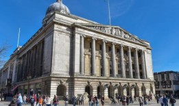 诺丁汉市议会因预算“巨大缺口”宣布破产