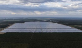 法国北部的一个旧机场正在被改造成太阳能设施