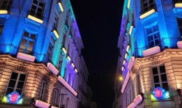 南特的圣诞彩灯：反对派谴责“这些压制我们的宗派减少者的愿望”