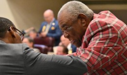 阿拉巴马州众议员约翰·罗杰斯(John Rogers) 35年来一直是联邦调查局的目标他不害怕