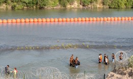 研究显示，大多数为阻止移民而安装的德克萨斯州边境浮标都在墨西哥境内