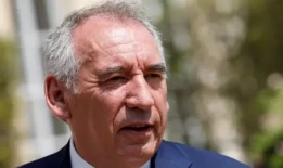 弗朗索瓦？贝鲁（francois Bayrou）值得尊敬——但他能拯救法国于危机吗？