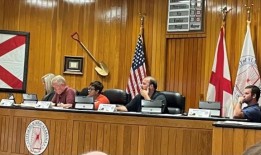 谣言激起了对Sylacauga小海地社区的愤怒，官员们说：“他们只是想工作”