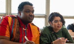 “不是你的剧院Gay”：贾格尔·斯皮维在《贱女孩》中扮演一个新的达米安