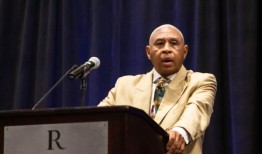 兰迪·凯利告诉阿拉巴马州民主党人不要听“不满的失败者”，他说“没有人失去代表”