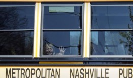 纳什维尔校车上的小脸是美国的写照