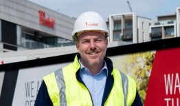 韦斯特菲尔德老板支持工党，因为亨特未能在预算中废除“旅游税”