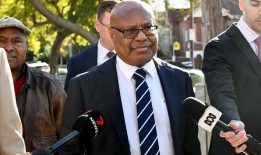 警察质疑巴布亚新几内亚对被指控的部长的指控