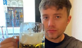 罗曼·坎普称粉丝们对他的新照片的反应“令人恶心”