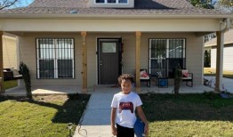 家庭搬进了伯明翰东部城市资助的家园