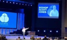 毕晓普在谈到那些因同性婚姻而离开联合卫理公会的人时说，我们不恨任何人