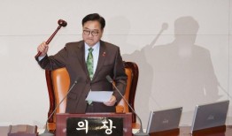 韩国议员就戒严令申请弹劾尹光雄总统