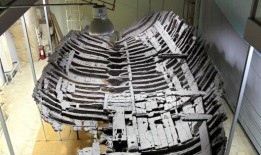 对于一艘古老沉船的救援者来说，麻烦来了