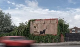 班克斯推出伸展猫设计，继续以动物为主题的系列