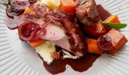 对爱情来说，巧克力永远不嫌多