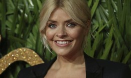 一名男子因阴谋绑架、强奸、谋杀英国电视明星被判入狱