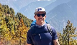 一名英国男子登上珠穆朗玛峰后失踪，警方展开了绝望的搜索