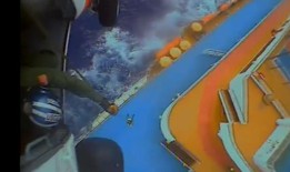 海岸警卫队直升机在营救险些坠入墨西哥湾的阿拉巴马州海岸游船