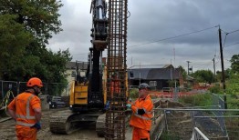 由于道路工程继续进行，斯托朗托夫特的行车道被拆除