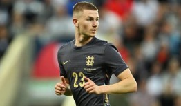 切尔西准备触发5600万英镑的解约条款，与阿森纳争夺本杰明·塞斯科