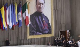 这个新的墨西哥祝福被认为是从受孕开始的生命保护者谁是mois郁闷的里拉？