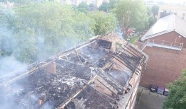 哈克尼大火：图片显示，数十名居民无法返回家园