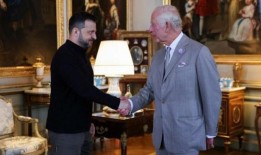 查尔斯国王在布伦海姆宫接见弗拉基米尔·泽伦斯基