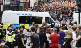 英国街头极右翼骚乱得到缓解