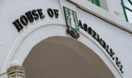 总理对反对党对特立尼达顾问的“痴迷”感到困惑