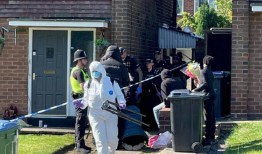 奥尔德伯里：警察局长说，男孩，13岁，在自己家中被刺死