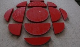 随着加拿大广播公司裁员迫在眉睫，“不当”奖金成为焦点多少钱？