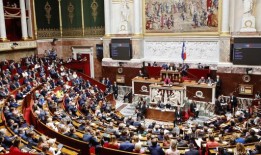 “一个负债的国家就是一个被阻碍的国家”：多数国会议员对公共财政状况发出警告