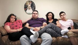 原来的Gogglebox明星在退出节目成为MP七年后面目全非