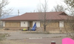 亲人在彭罗斯殡仪馆腐烂的家属欠下了9.5亿美元的债务