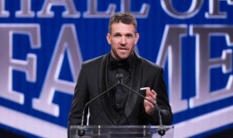 科林伍德崇拜英雄戴恩·斯旺加入名人堂