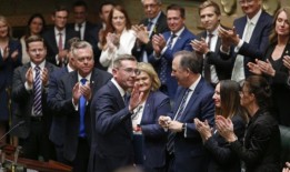 佩罗特竞选总理？迈克·贝尔德说是的