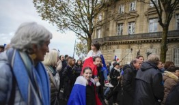 法国反犹太游行吸引了18万人参加