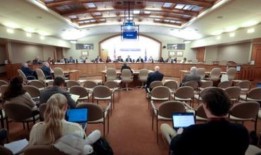 西澳大学系统在过去30年里增加了6000名员工;入学人数大致相同