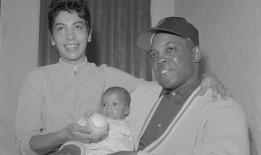 约翰逊：威利·梅斯的儿子对父亲童年时被忽视的阿拉巴马州的家有一个愿景