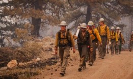 亚历山大山火发生一周后，洛夫兰的消防员们分享故事