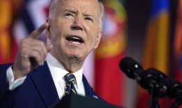 另一位资深民主党人建议拜登辞职