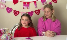 进步团体认为丹佛市市长迈克·约翰斯顿2024年的竞选不及格