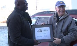 莱克伍德非营利组织的志愿者为解决食品安全问题尽了自己的一份力量