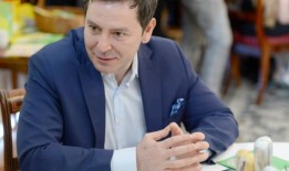 这一丑闻中断了亚当奇克在TVP的职业生涯“Wiadomo？ci”的主持人怎么了？