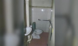 一名男子因杀害5岁女儿，并将孩子关在厕所数月而被判入狱34.5年