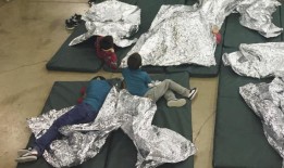 联邦法官禁止在边境分离移民家庭