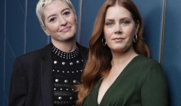 艾米·亚当斯(Amy Adams)和玛丽埃尔·海勒(Marielle Heller)把她们做母亲的所有经历都写进了《夜婊》(Nightbitch)