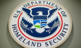 参议员霍利提出法案，削减国土安全部对“自由主义宣传”的资助